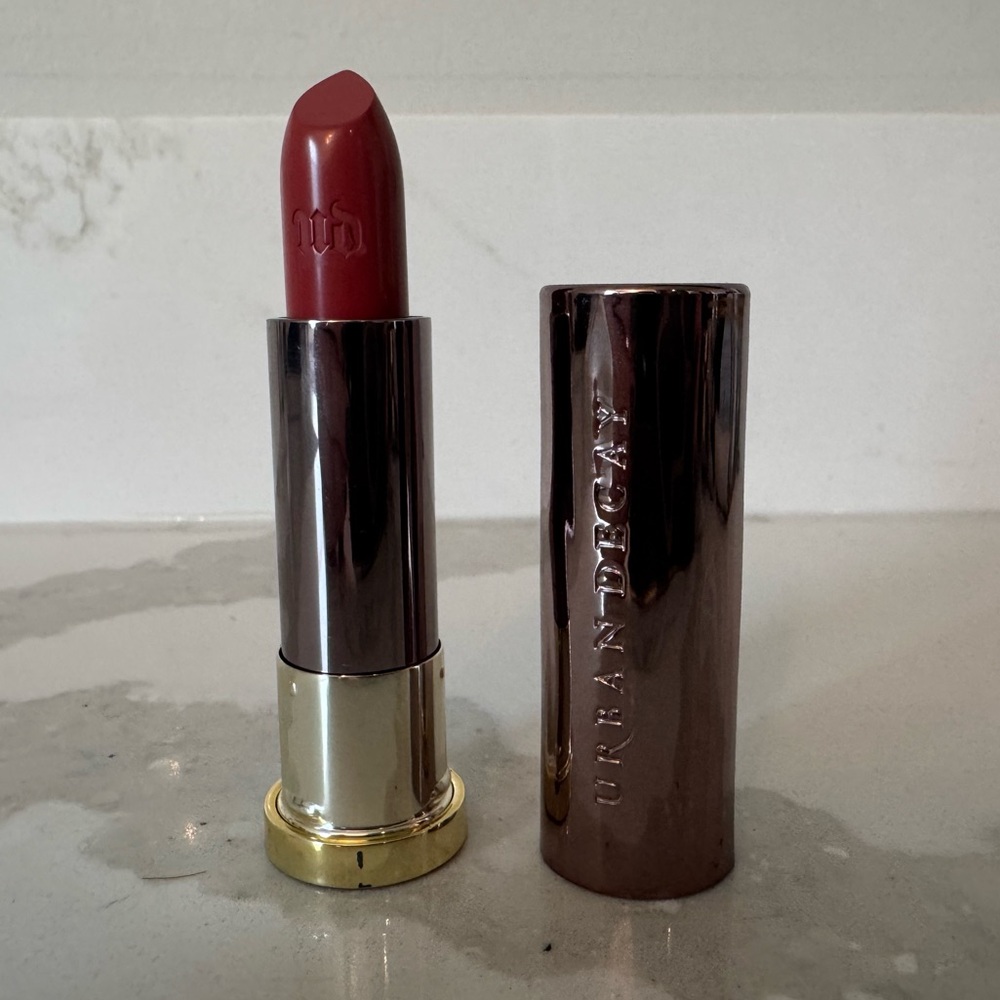 NEW UD Hitch Hike Comfort Matte Vice Lipstick
